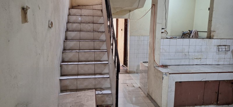 Rumah cocok untuk usaha di pinggir jalan raya di Menteng Bintaro