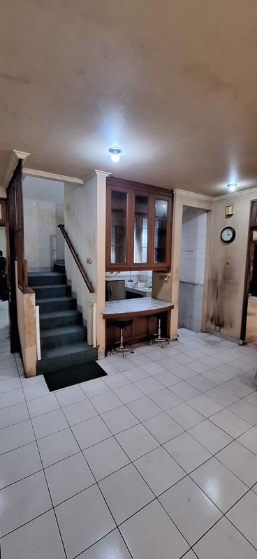 Rumah cocok untuk usaha di pinggir jalan raya di Menteng Bintaro