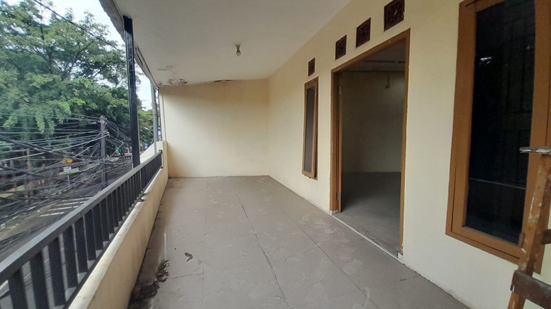 Ruko 2 Lantai di Lokasi Strategis dan Jalur Bisnis Ciracas: Selangkah ke LRT & Tol, SHM, Bebas Banjir & Akses 3 Mobil - Siap Huni!