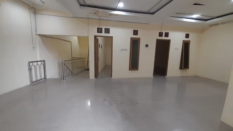 Ruko 2 Lantai di Lokasi Strategis dan Jalur Bisnis Ciracas: Selangkah ke LRT & Tol, SHM, Bebas Banjir & Akses 3 Mobil - Siap Huni!