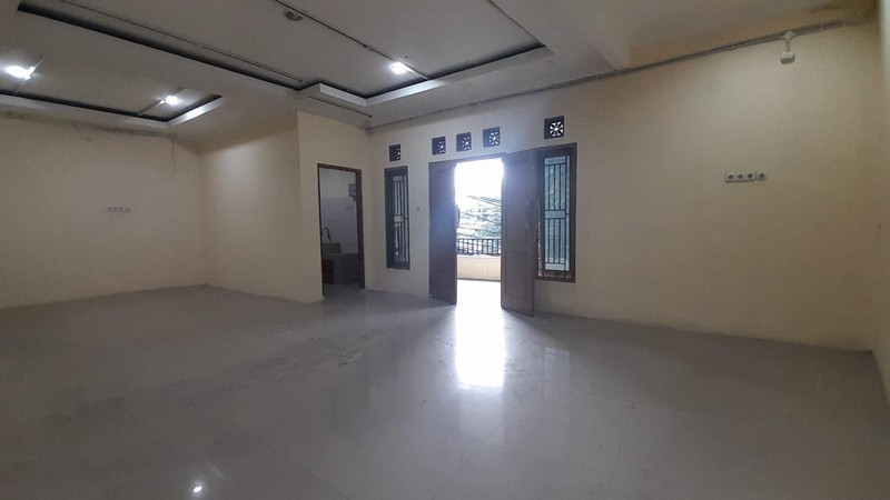 Ruko 2 Lantai di Lokasi Strategis dan Jalur Bisnis Ciracas: Selangkah ke LRT & Tol, SHM, Bebas Banjir & Akses 3 Mobil - Siap Huni!