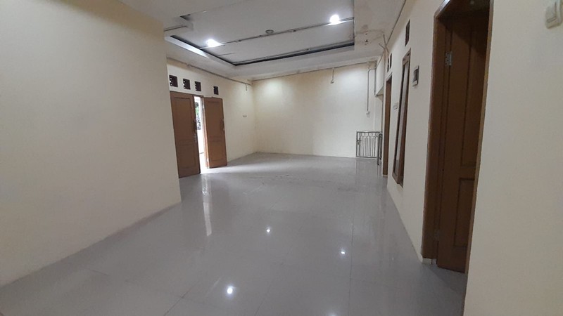 Ruko 2 Lantai di Lokasi Strategis dan Jalur Bisnis Ciracas: Selangkah ke LRT & Tol, SHM, Bebas Banjir & Akses 3 Mobil - Siap Huni!