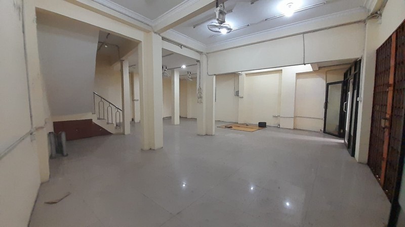 Ruko 2 Lantai di Lokasi Strategis dan Jalur Bisnis Ciracas: Selangkah ke LRT & Tol, SHM, Bebas Banjir & Akses 3 Mobil - Siap Huni!