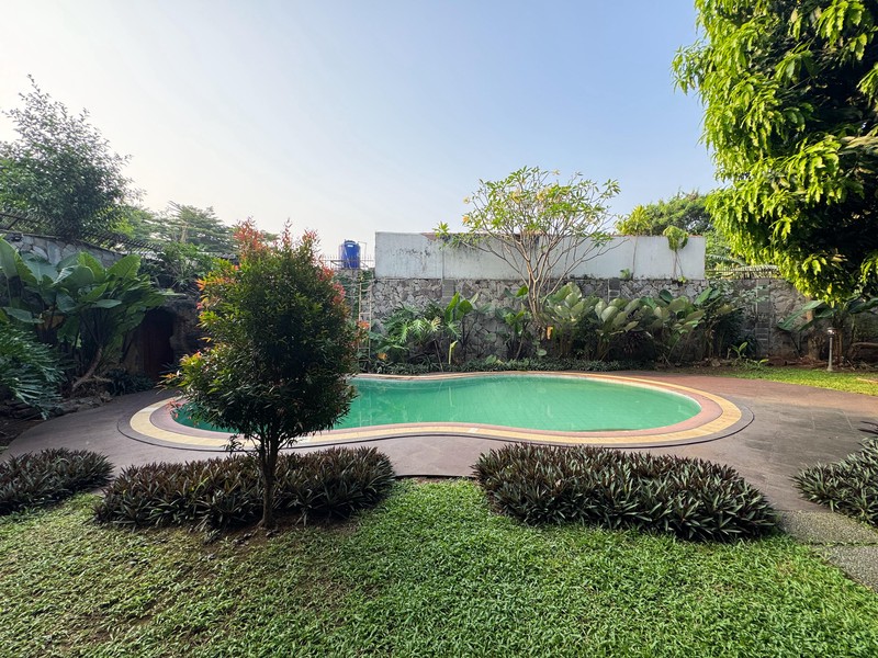 Rumah tinggal - Jl Jeruk Purut, Cilandak - Bangunan Terawat