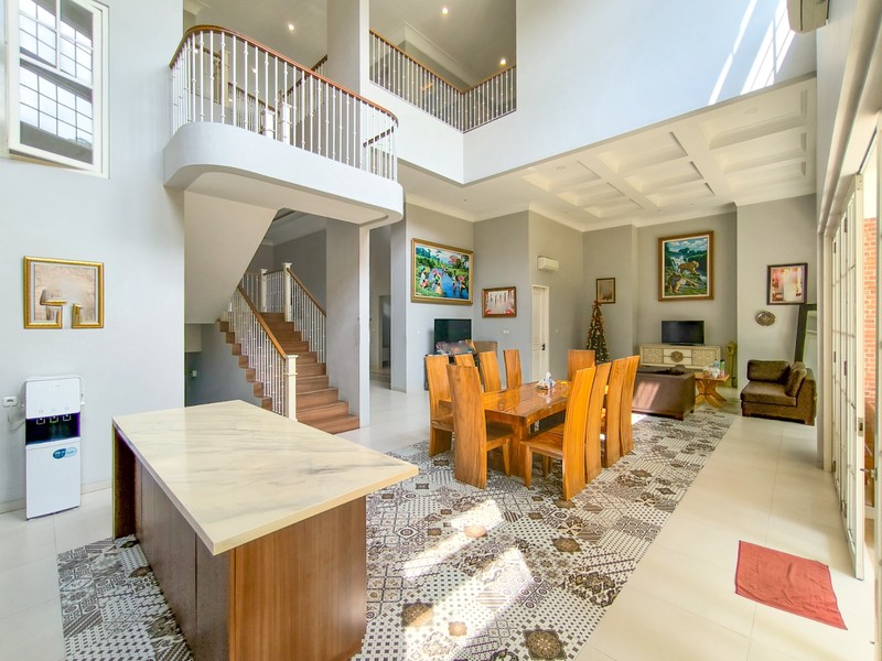 Villa Luxury di hoek 1000 m2 View Hutan Gunung Sentul City