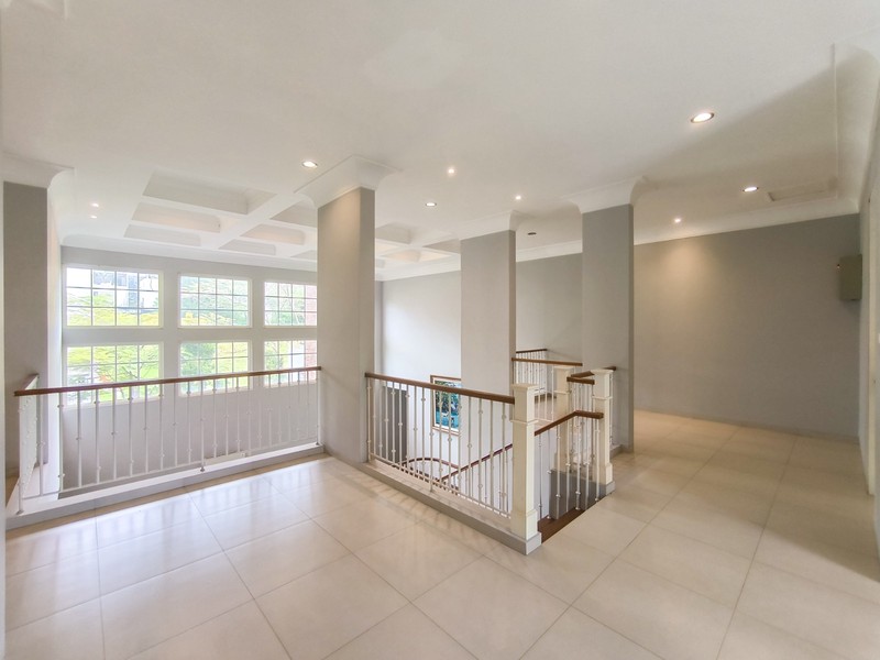 Villa Luxury di hoek 1000 m2 View Hutan Gunung Sentul City