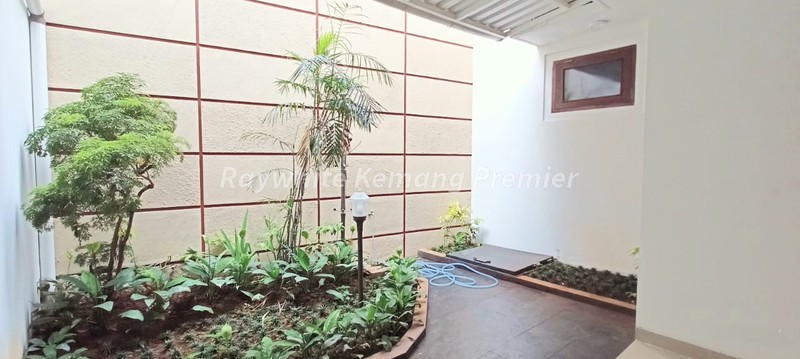 Rumah lingkungan town house ,keamanan 24 jam , siap huni,akses mudah di daerah Cipete Utara 