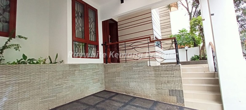 Rumah lingkungan town house ,keamanan 24 jam , siap huni,akses mudah di daerah Cipete Utara 