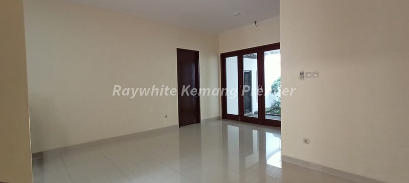 Rumah lingkungan town house ,keamanan 24 jam , siap huni,akses mudah di daerah Cipete Utara 