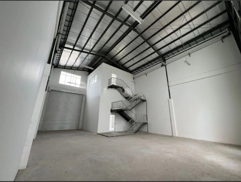 Disewakan 504 m2 Gudang AKR Gem City Jiipe Manyar Gresik Jatim - Akses Kontainer 40 Feet - Dekat Akses Tol Manyar