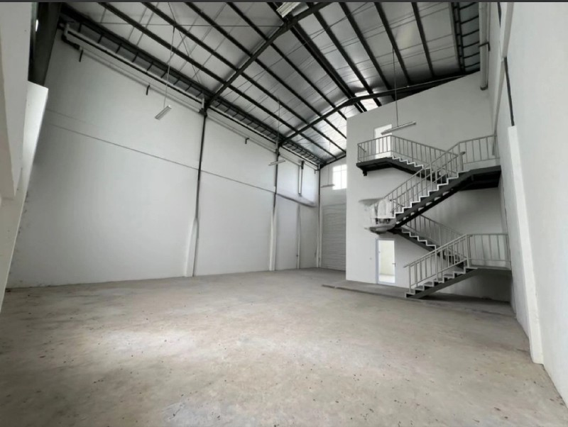 Disewakan 504 m2 Gudang AKR Gem City Jiipe Manyar Gresik Jatim - Akses Kontainer 40 Feet - Dekat Akses Tol Manyar