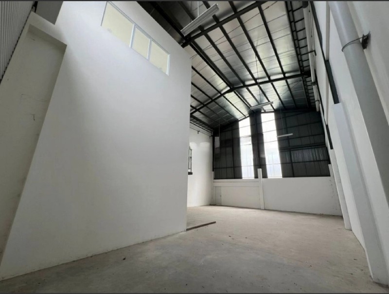 Disewakan 504 m2 Gudang AKR Gem City Jiipe Manyar Gresik Jatim - Akses Kontainer 40 Feet - Dekat Akses Tol Manyar