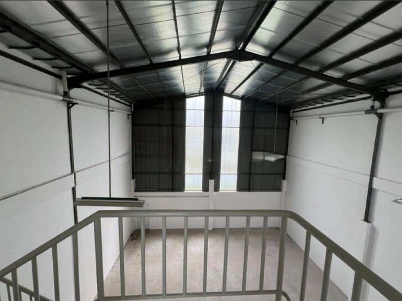 Disewakan 504 m2 Gudang AKR Gem City Jiipe Manyar Gresik Jatim - Akses Kontainer 40 Feet - Dekat Akses Tol Manyar