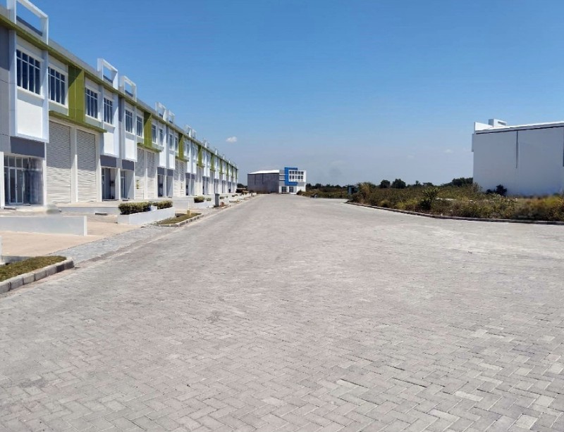 Disewakan 504 m2 Gudang AKR Gem City Jiipe Manyar Gresik Jatim - Akses Kontainer 40 Feet - Dekat Akses Tol Manyar