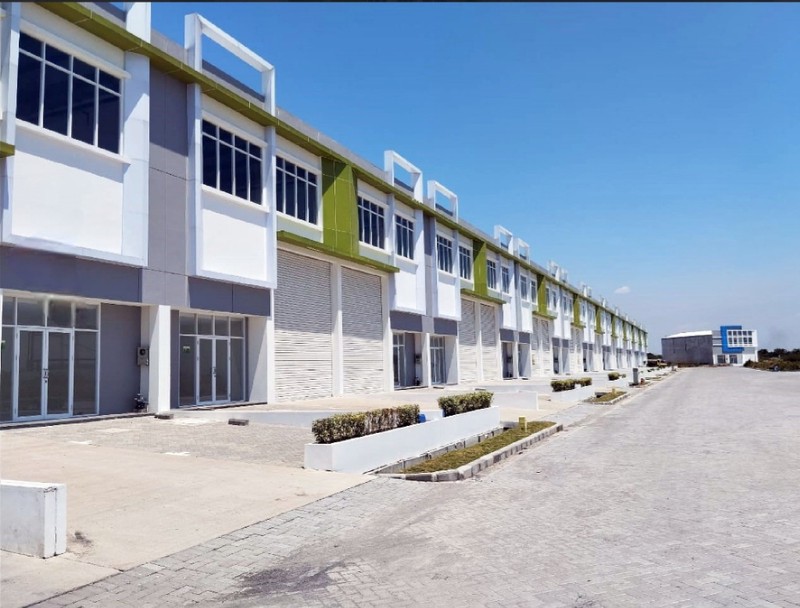 Disewakan 504 m2 Gudang AKR Gem City Jiipe Manyar Gresik Jatim - Akses Kontainer 40 Feet - Dekat Akses Tol Manyar