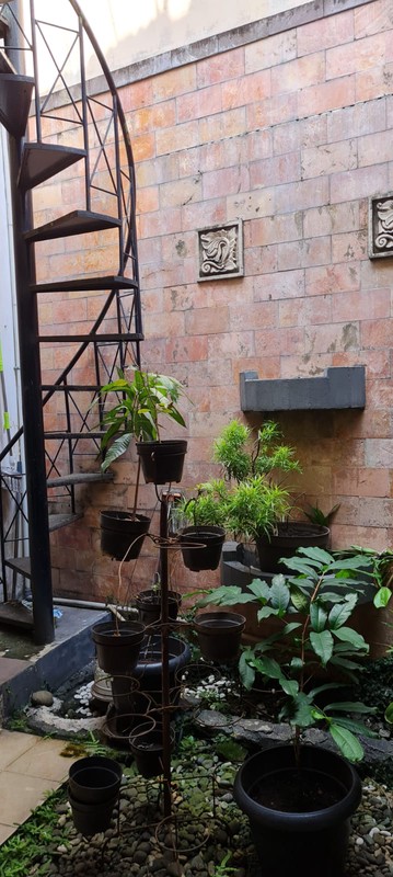 Rumah Bagus Lingkungan Oke Area Dalam Komplek Puri Flamboyan Rempoa.