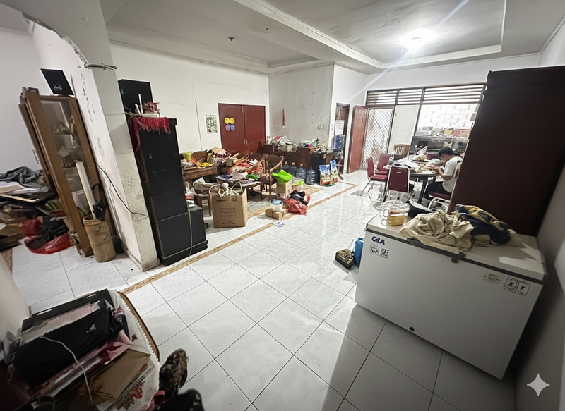 Rumah Tanah 240 m2 SHM Halaman Luas di One Gated Cluster Mega Cinere