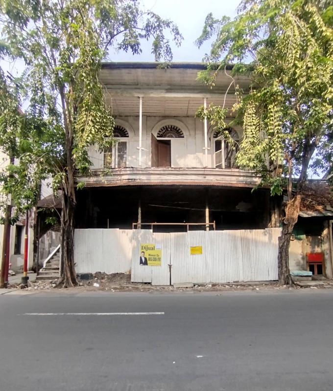 JUAL RUMAH HITUNG TANAH , LOKASI PRIME DI JALAN KARET SURABAYA
