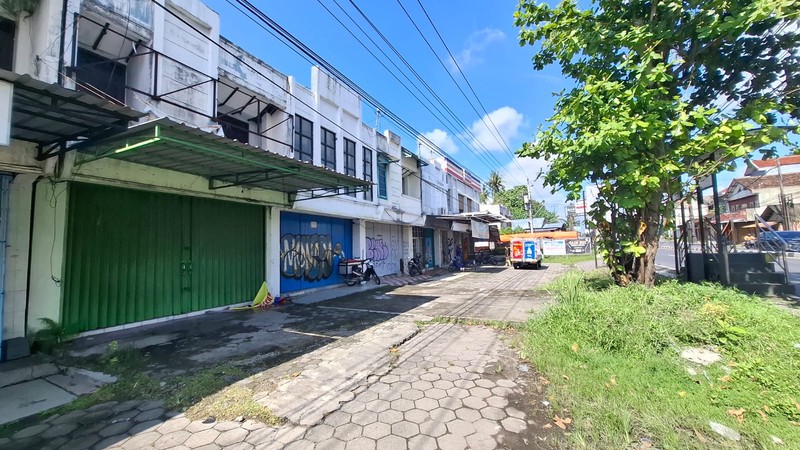 Disewakan Ruko 2 Lantai Lokasi Strategis di Jalan Wates - Kasihan Bantul 