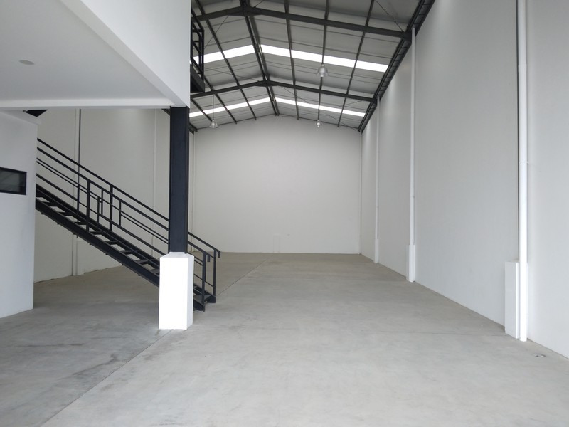 KAWASAN PERGUDANGAN EKSKLUSIF HANYA 200 M KE PINTU TOLL NARAGONG BISA MASUK KONTENER HARGA MULAI 1,7 MILYARAN