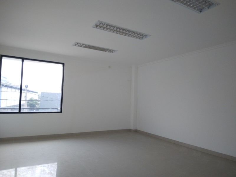 KAWASAN PERGUDANGAN EKSKLUSIF HANYA 200 M KE PINTU TOLL NARAGONG BISA MASUK KONTENER HARGA MULAI 1,7 MILYARAN