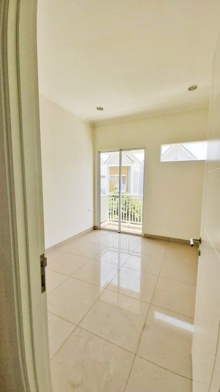 Rumah Modern dengan Fasade Cantik & Lingkungan Asri di Summarecon Bandung