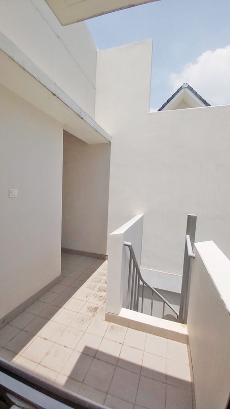 Rumah Modern dengan Fasade Cantik & Lingkungan Asri di Summarecon Bandung