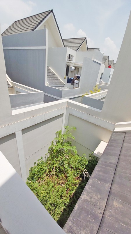 Rumah Modern dengan Fasade Cantik & Lingkungan Asri di Summarecon Bandung