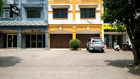Disewakan ruko 3 lantai jalan raya darmo permai Surabaya