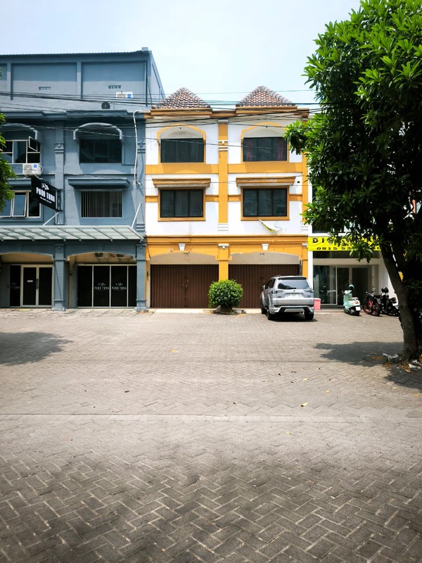 Disewakan ruko 3 lantai jalan raya darmo permai Surabaya