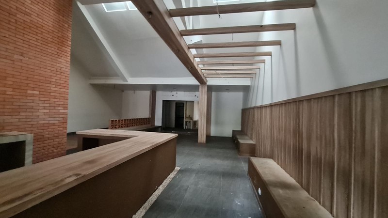 Rumah Komersil Dijual/Disewa Lokasi Strategis di Tebet Jaksel