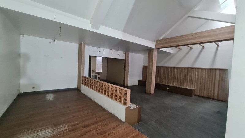 Rumah Komersil Dijual/Disewa Lokasi Strategis di Tebet Jaksel