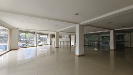 Gedung Komersial ex Showroom Cocok untuk Kantor di Sawah Besar Jakarta Pusat