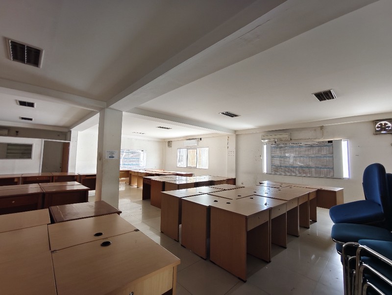 Gedung Komersial ex Showroom Cocok untuk Kantor di Sawah Besar Jakarta Pusat