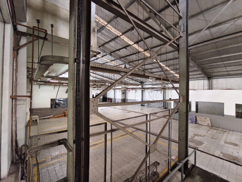 Gedung Komersial ex Showroom Cocok untuk Kantor di Sawah Besar Jakarta Pusat