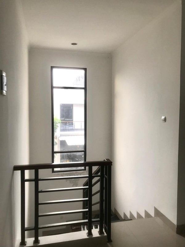 Rumah Baru Siap Huni Bintaro Paradiso 5 Menit Cluster Kuricang KRL Pondok Ranji 2 Lantai