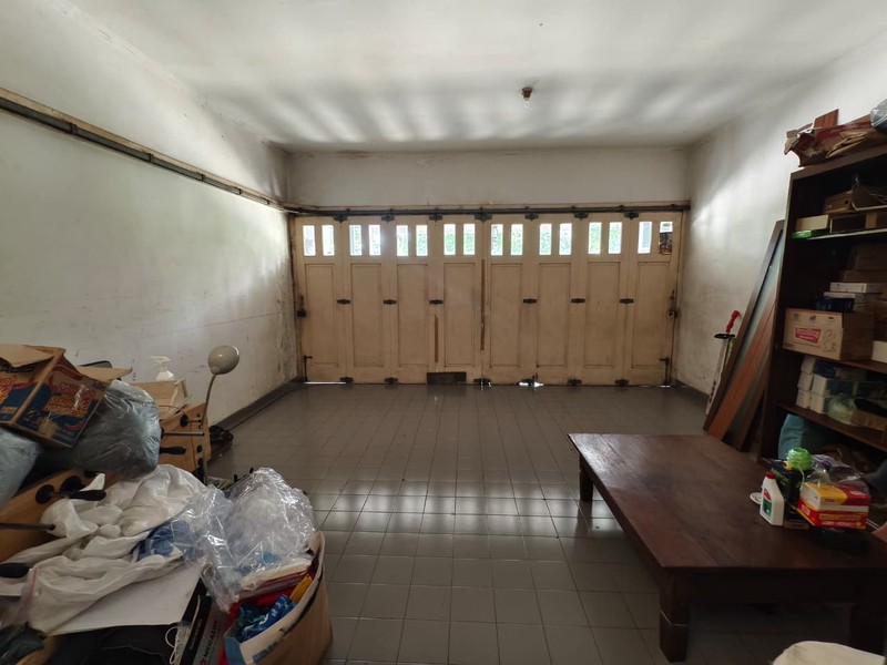 Rumah HOEK di Taman Giri Loka BSD City, bisa parkir 7 mobil