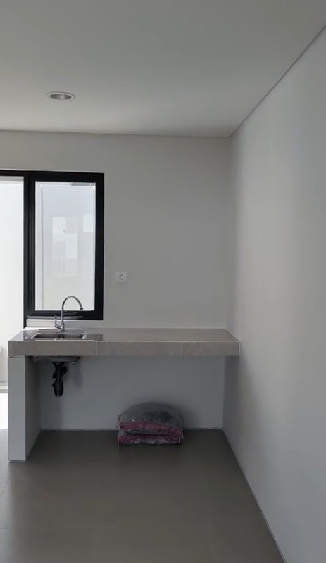 Termurah. Rumah Modern Park Serpong cluster XYZ Trail, dekat Gading Serpong.. 