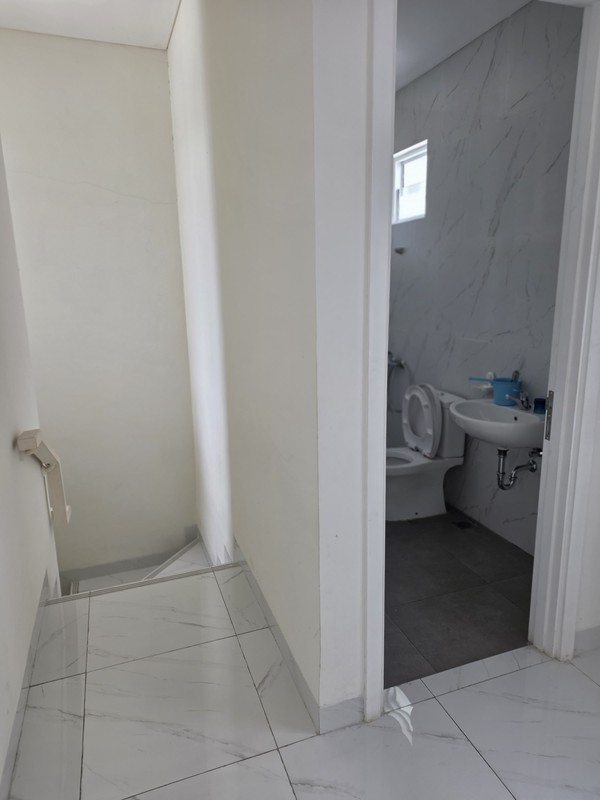 Flash Sale. Rumah bagus Lavon cluster Grandura, Kab Tangerang