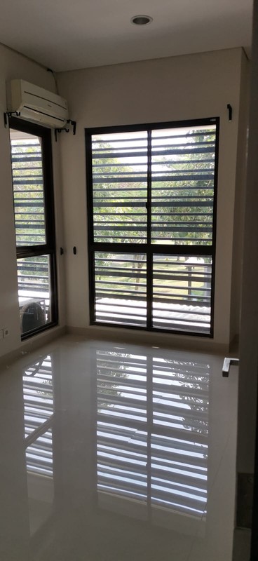 Flash Sale. Rumah modern Eminent Prestigia, BSD