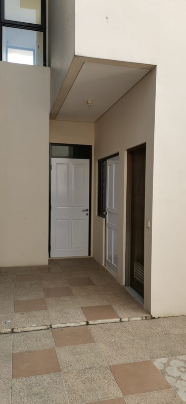 Flash Sale. Rumah modern Eminent Prestigia, BSD