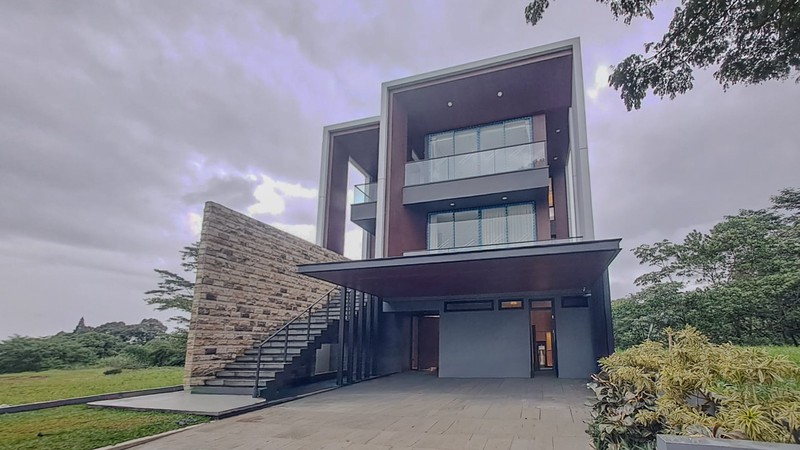 Rumah Mewah Asri di Rancamaya Bogor, akses ke Sentul City Puncak  