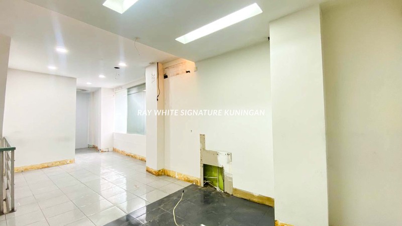 Dijual Ruko 3,5 Lantai Posisi Hook di Jakarta Selatan