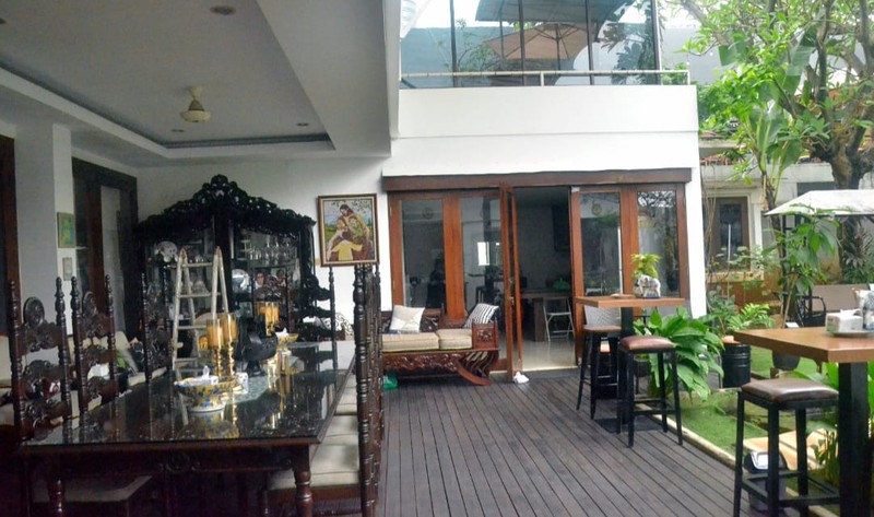 Rumah hunian 2 lantai, asri, premium dan prestisius di kemang selatan, Jakarta Selatan.