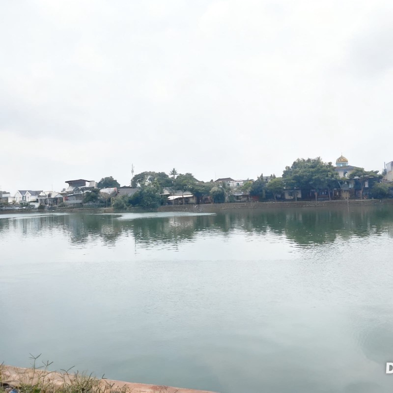 Rumah Cluster View Danau di Ciputat Dekat Stasiun Kereta Api