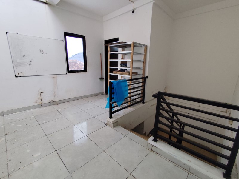 Disewakan Ruko Strategis 2 Lantai di Jl. Palagan Km 6.5 Cocok untuk Kantor & Usaha, Sariharjo, Ngaglik, Sleman