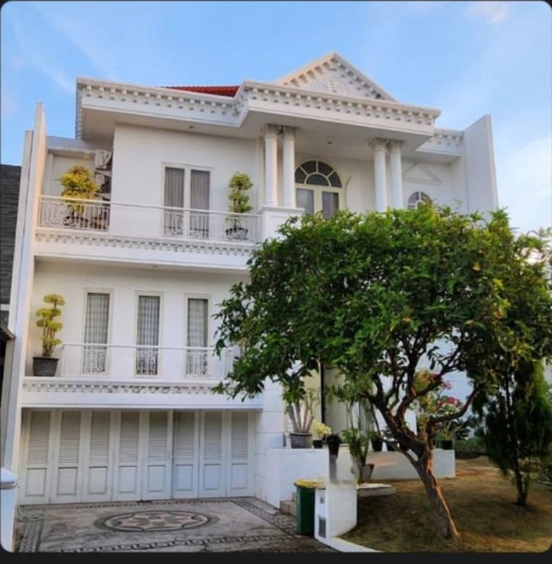 Dijual rumah Pakuwon full furnished Surabaya barat