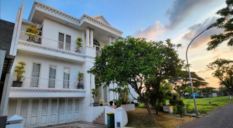 Dijual rumah Pakuwon full furnished Surabaya barat