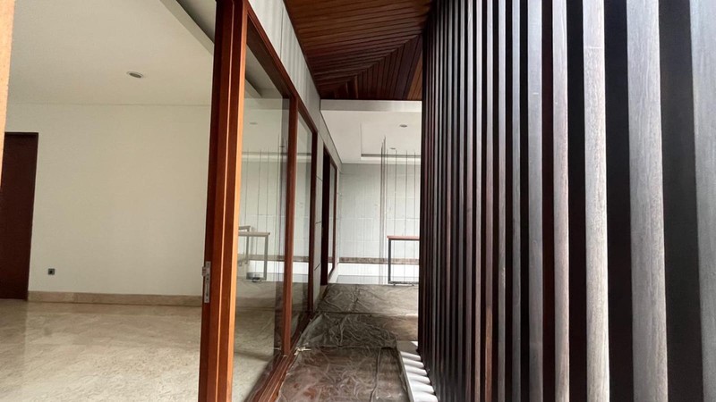 Rumah for Sale in Jakarta Selatan, DKI Jakarta Rumah Baru Modern Tropical Minimalis