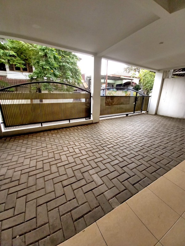 Rumah Hoek Bintaro Pesanggrahan Siap Huni Dekat MRT Lebak Bulus dan Tol Veteran Jaksel